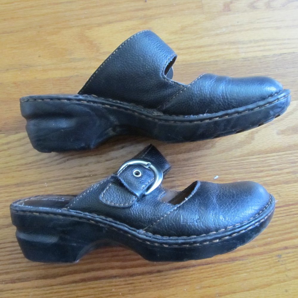 BORN "BOC"  LEATHER  MULES ~ 8